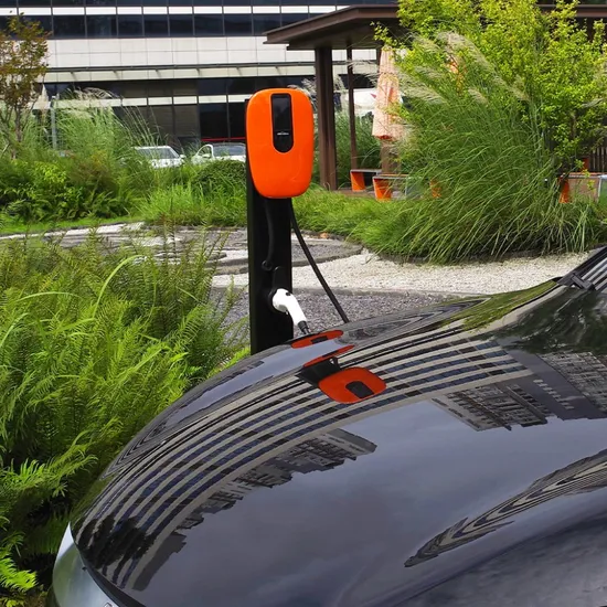 Estación de carga con cargador EV tipo 2 de 32 A con aplicación