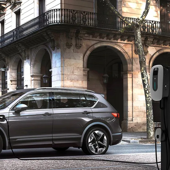 Estación de carga elegante del coche eléctrico de la ciencia verde del zócalo del tipo 2 del nivel 2